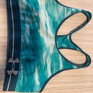 Under armour sports bra size Med
